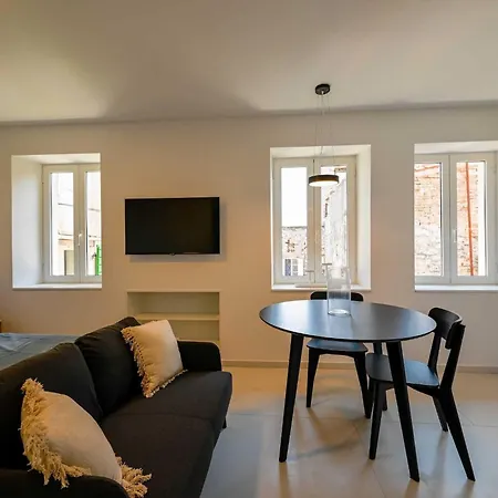 Smart And Cozy Downtown Nooks 3*