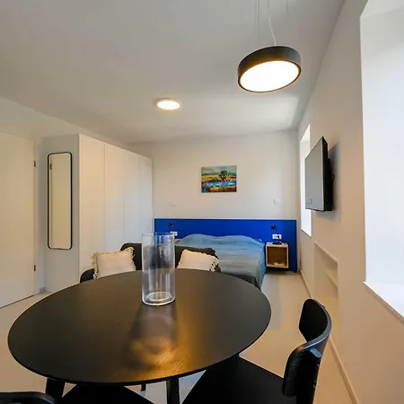 Smart And Cozy Downtown Nooks