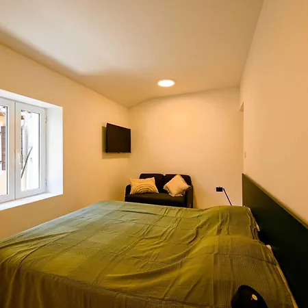 Smart And Cozy Downtown Nooks 3*