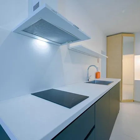 Smart And Cozy Downtown Nooks ゲストハウス ロヴィニ