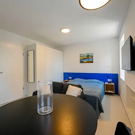 Smart And Cozy Downtown Nooks