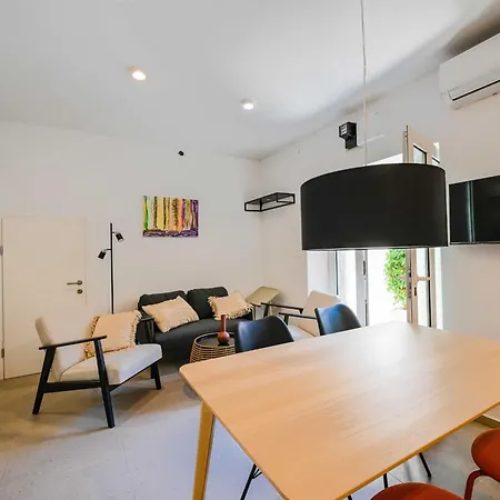 Smart And Cozy Downtown Nooks 3* ロヴィニ